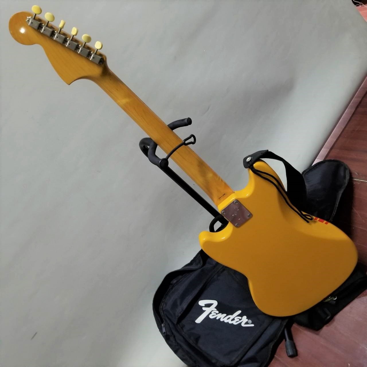 Fender フェンダー MUSTANG ムスタング Offset Contour Body 